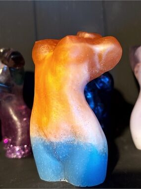 NWT Handmade Acrylic Ombre Female Torso-Body Positive Feminine Goddess Sculpture